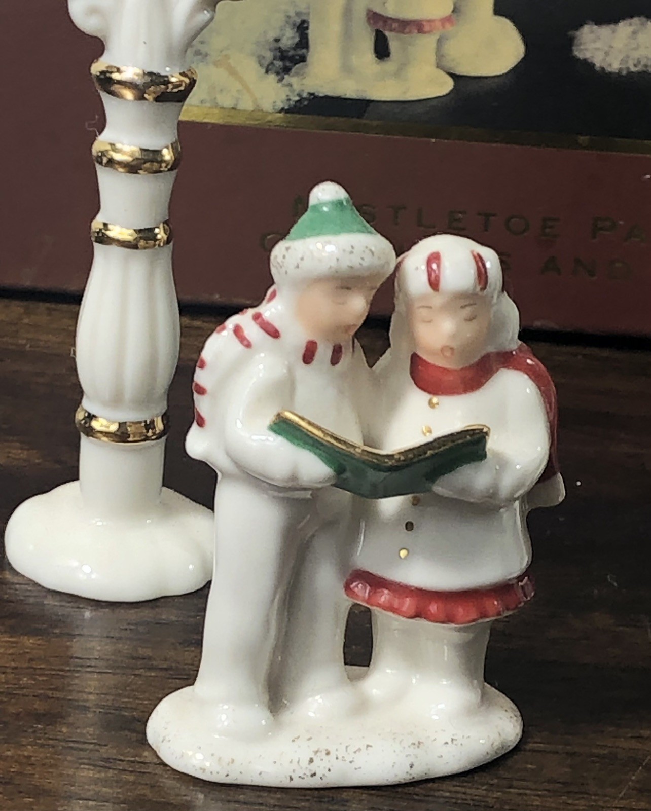 Carolers And Town Sign Lenox Village Treasures Mistletoe Park #6340228 Retired
