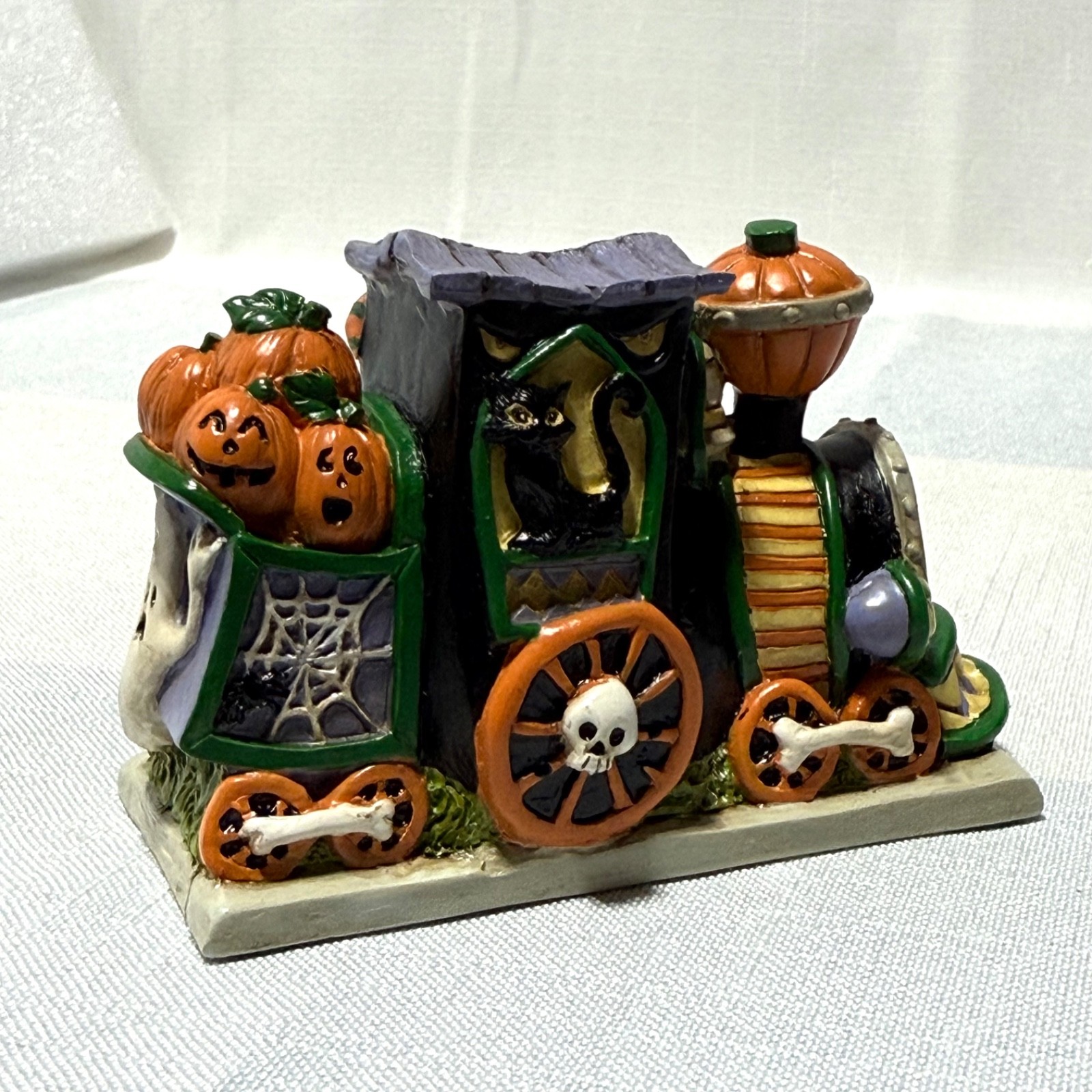 Creepy Hollow Locomotive Train Engine Resin Halloween Cat**Needs New Batteries