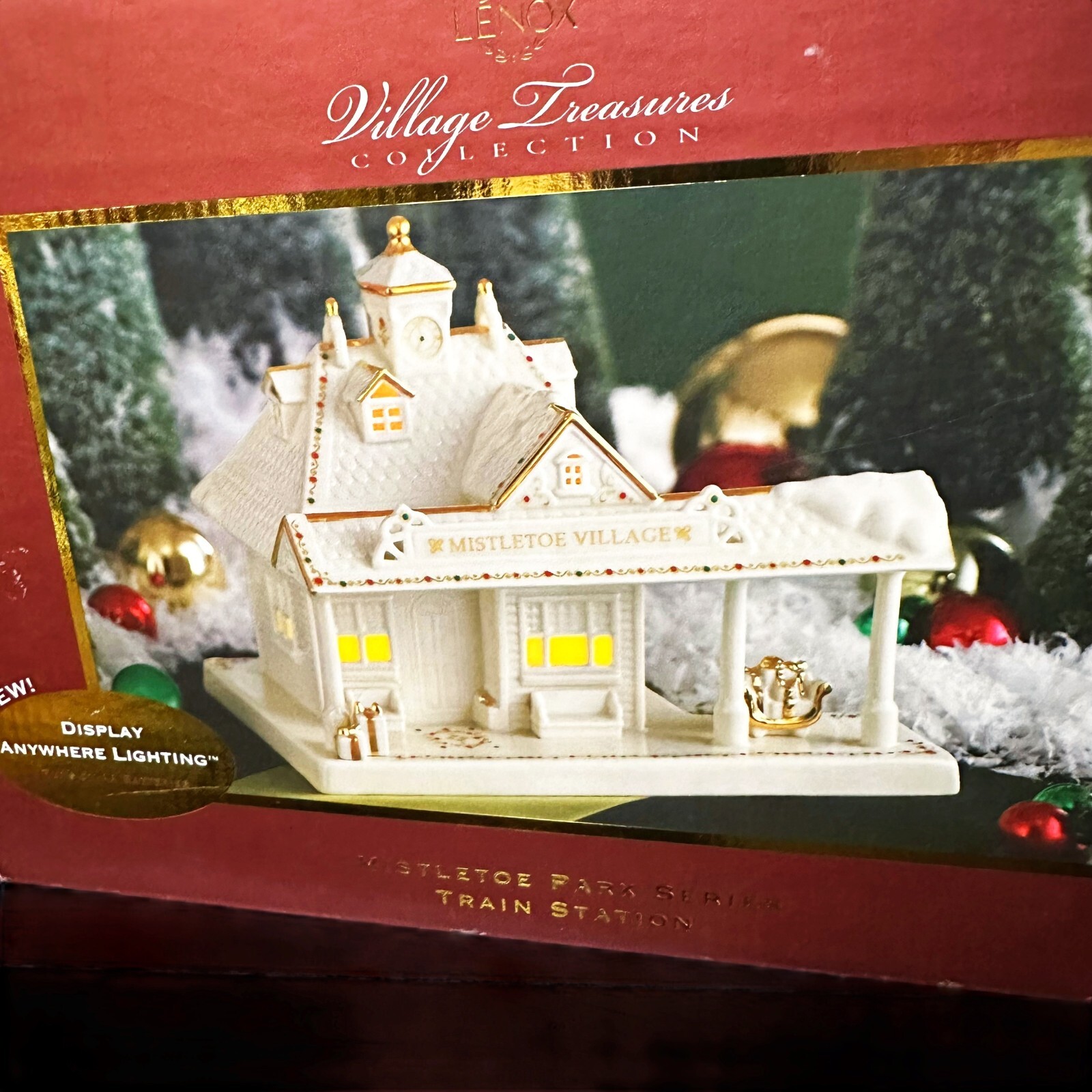 Lenox Village Treasures Mistletoe Park 2006 TRAIN STATION w/ Box