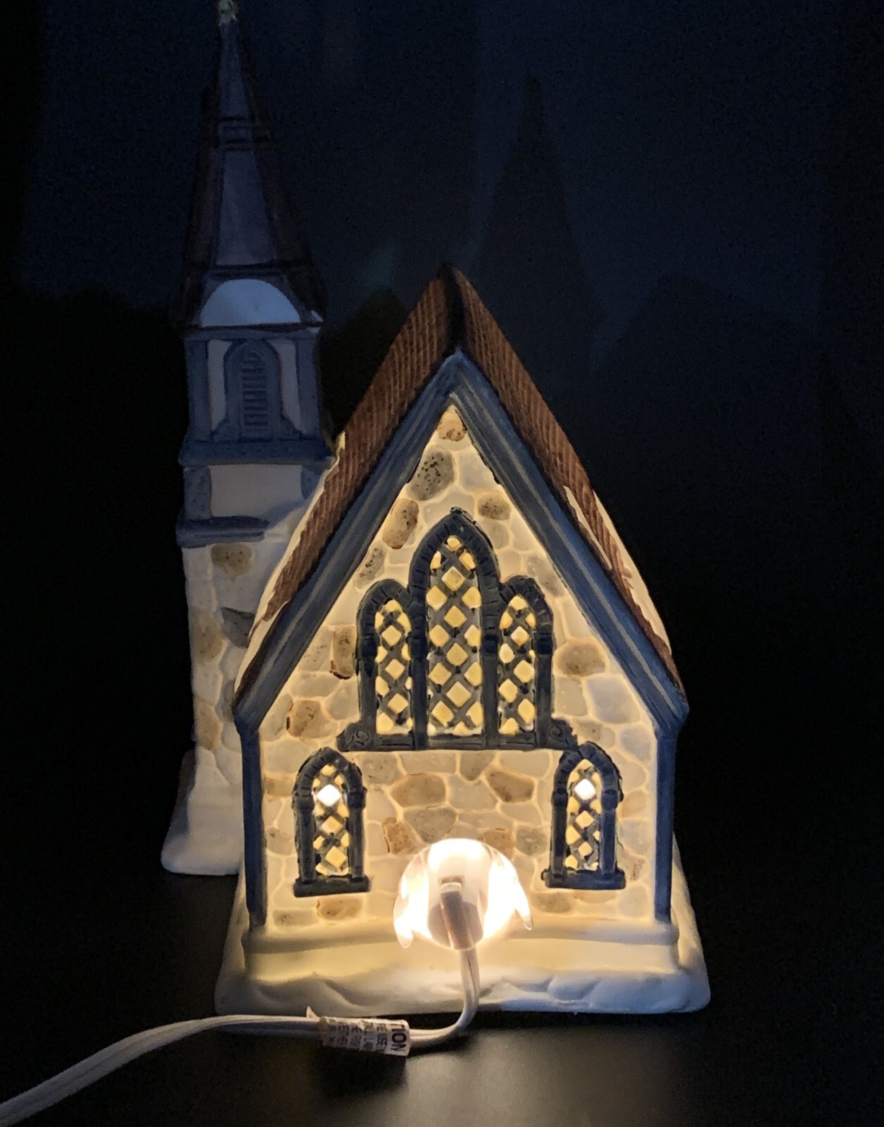 Christmas Village Porcelain Church Cathedral 1996 Lighted 10″ Four Star