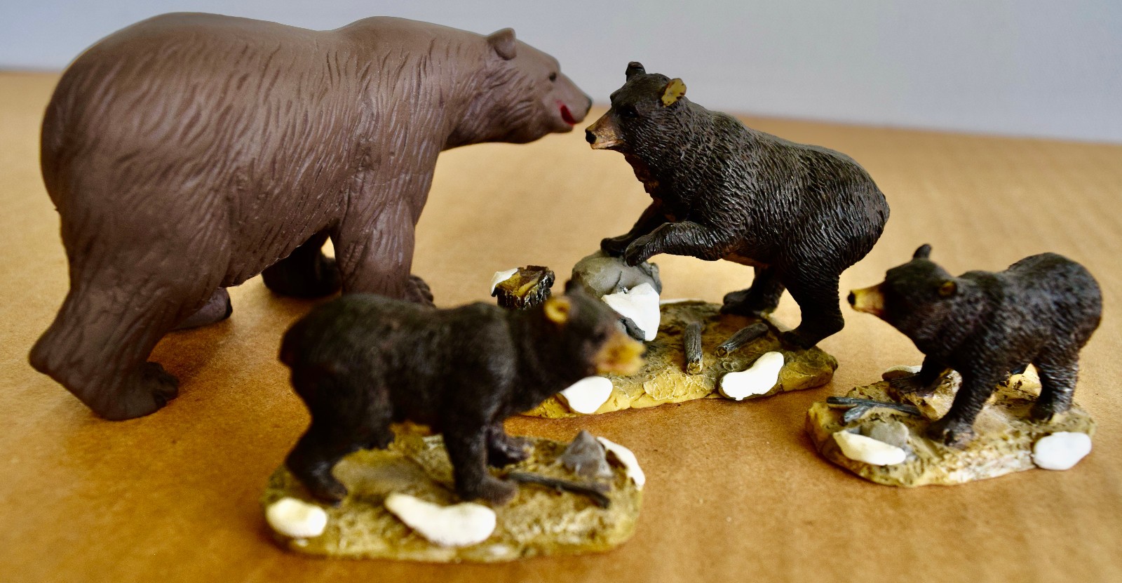 Vintage Lemax Christmas Village Town BEAR FAMILY 12514 Black Woodland Animals