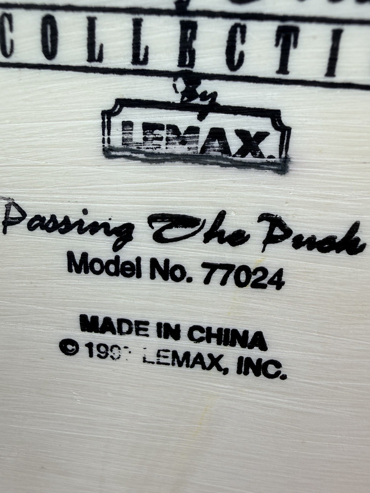 Vintage LEMAX PASSING THE PUCK Hockey 1997 Christmas Village Accessory #77024