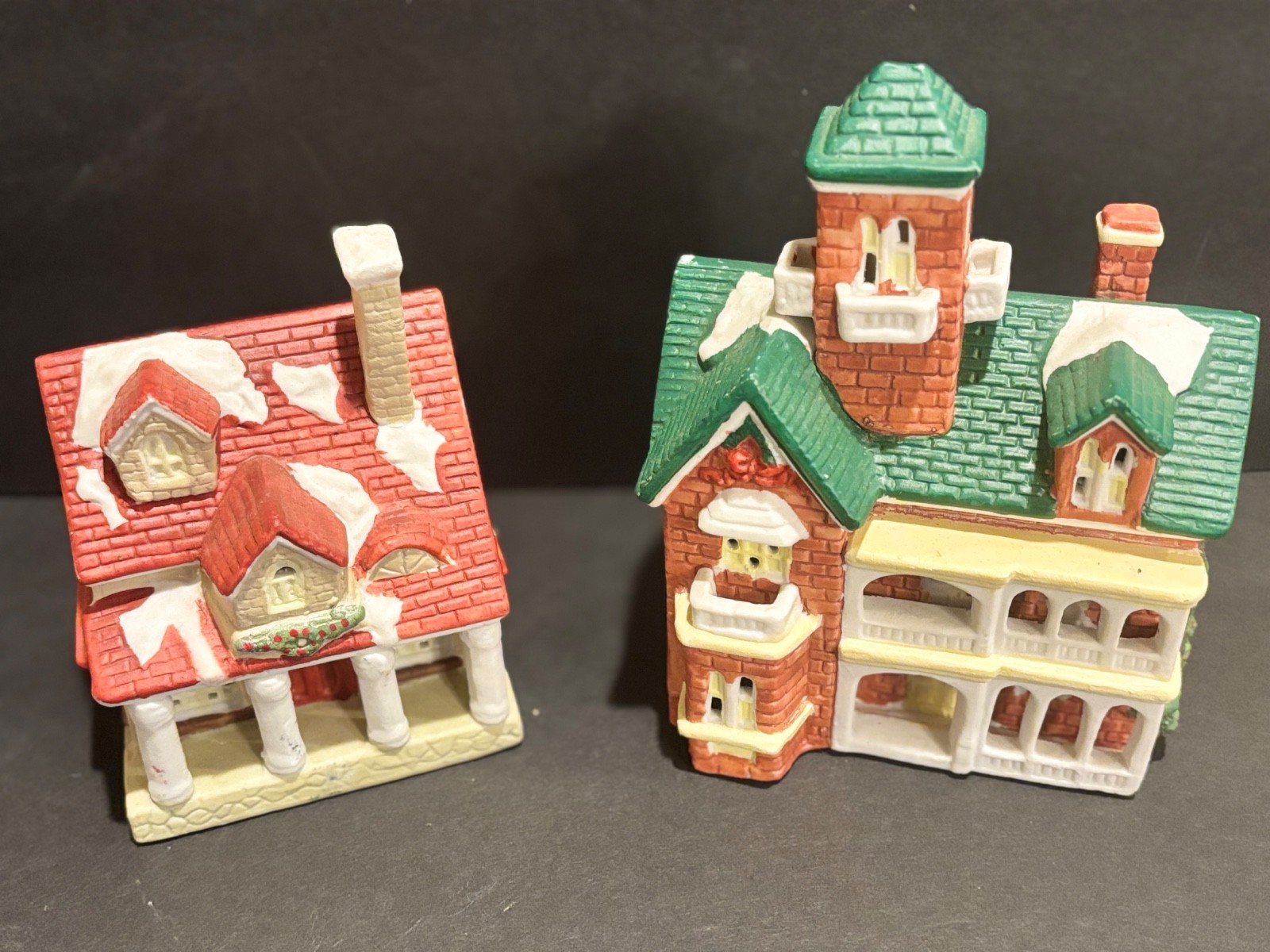 Vintage Santa’s Best Christmas Village Houses Set of 2 Red and Green Roofs 1995