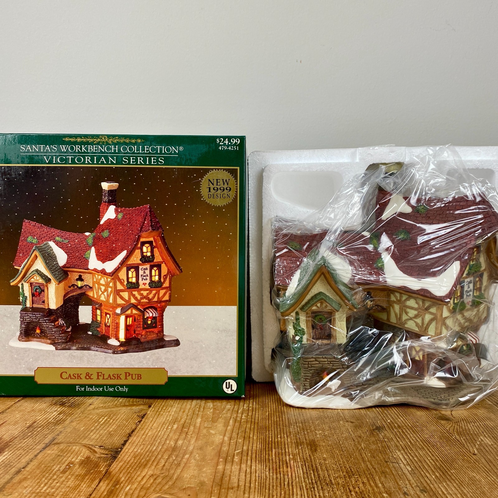 Santa’s Workbench Cask and Flask Pub Victorian Series Lighted House 1999