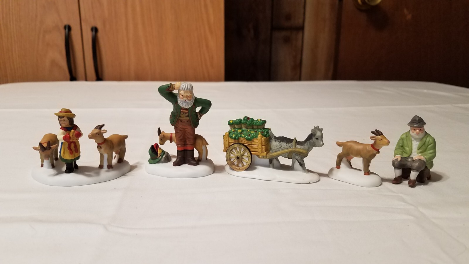 Dept 56 VILLAGES LOT Farm Workers Animals Fences 14 Items