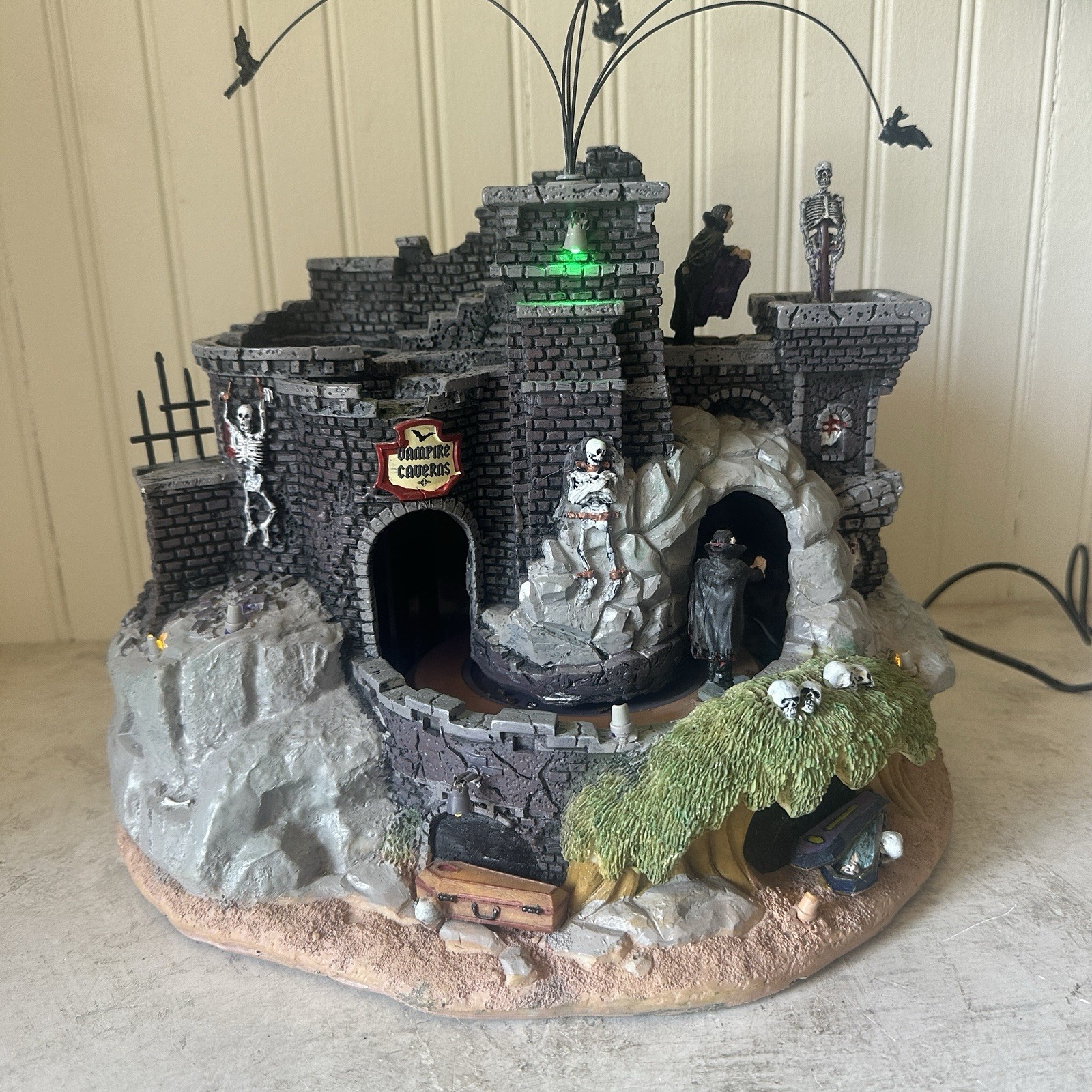 Lemax Spooky Town Vampire Caverns Animated Lit Halloween Village 94961 Works