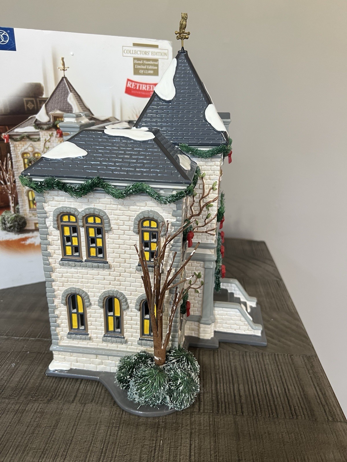 Department 56 Snow Village Frost University – #799927