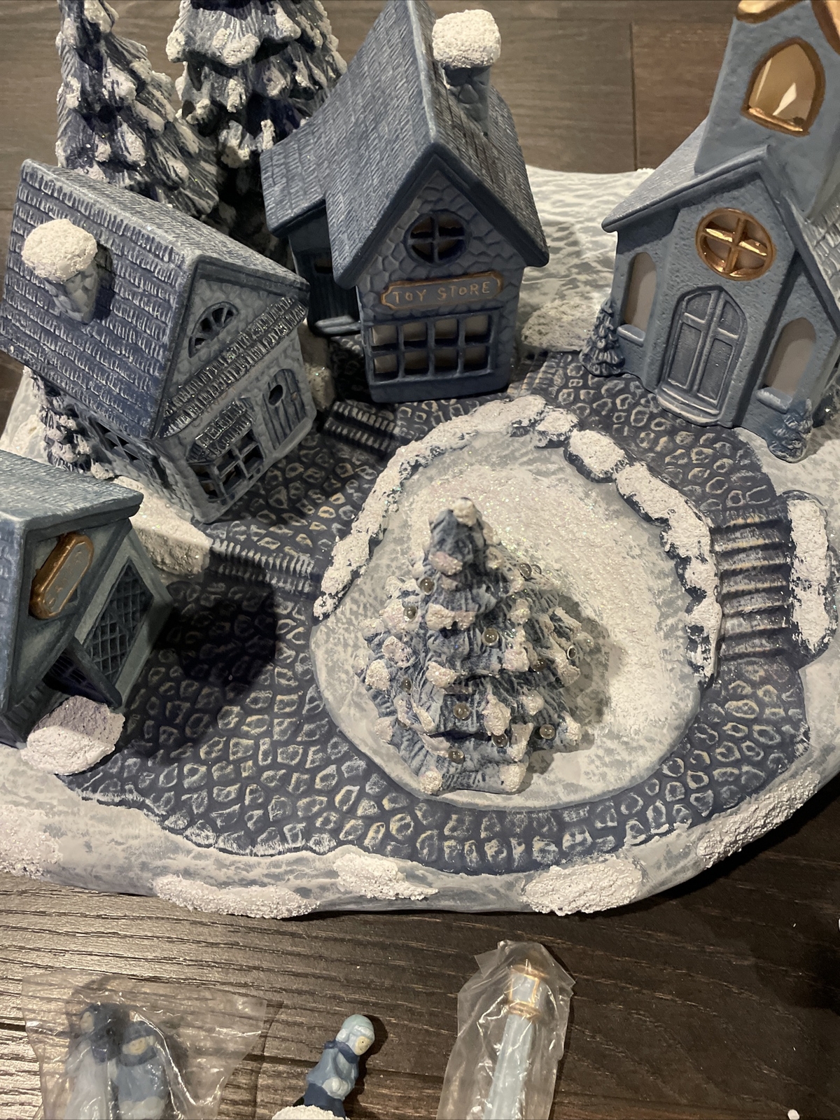 Grandeur Noel 13 Piece Porcelain Village Christmas Holiday Music Illuminated