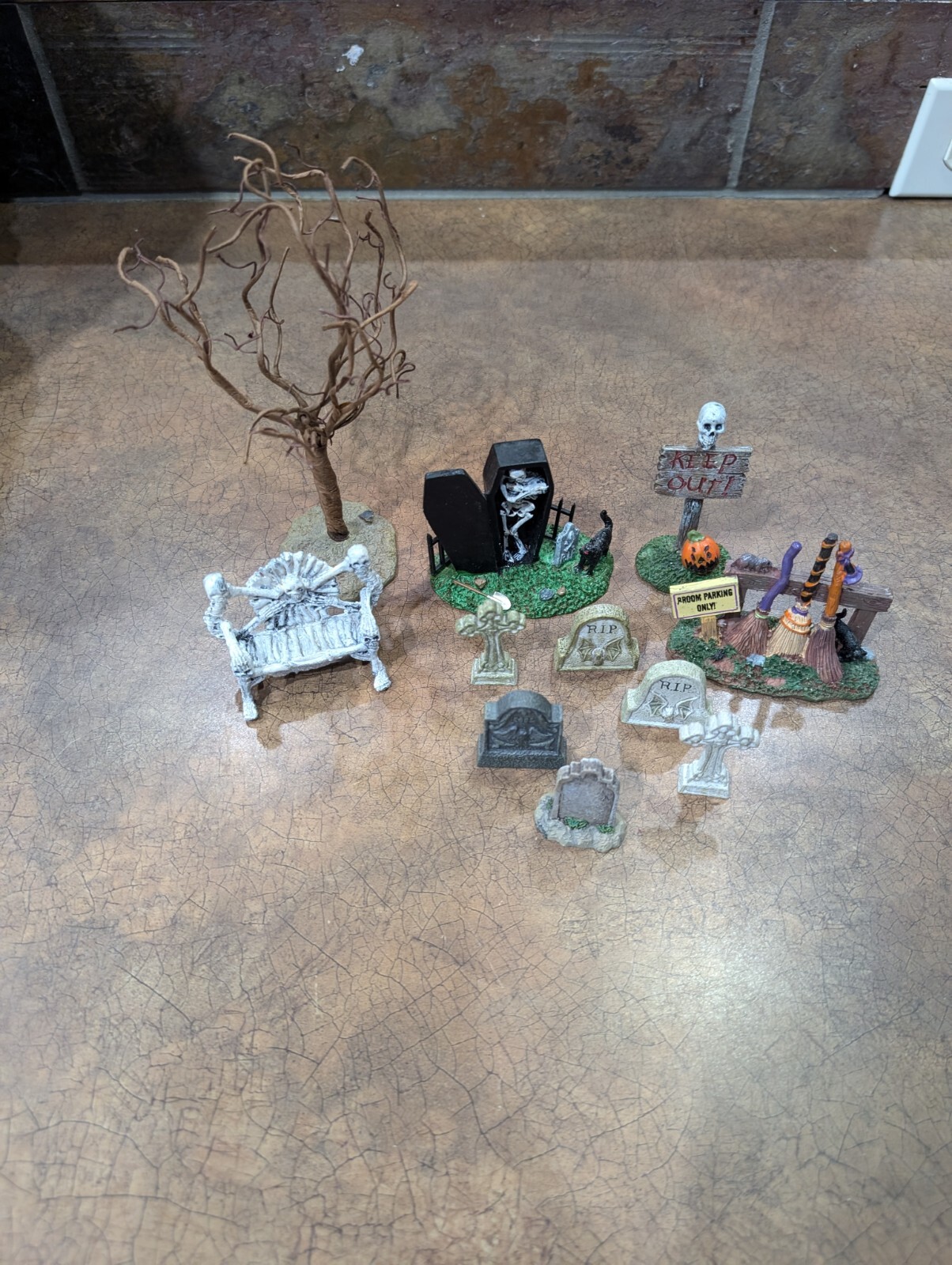 Lemax Spooky Town Village Figures / Department 56 Accessories Halloween Loose
