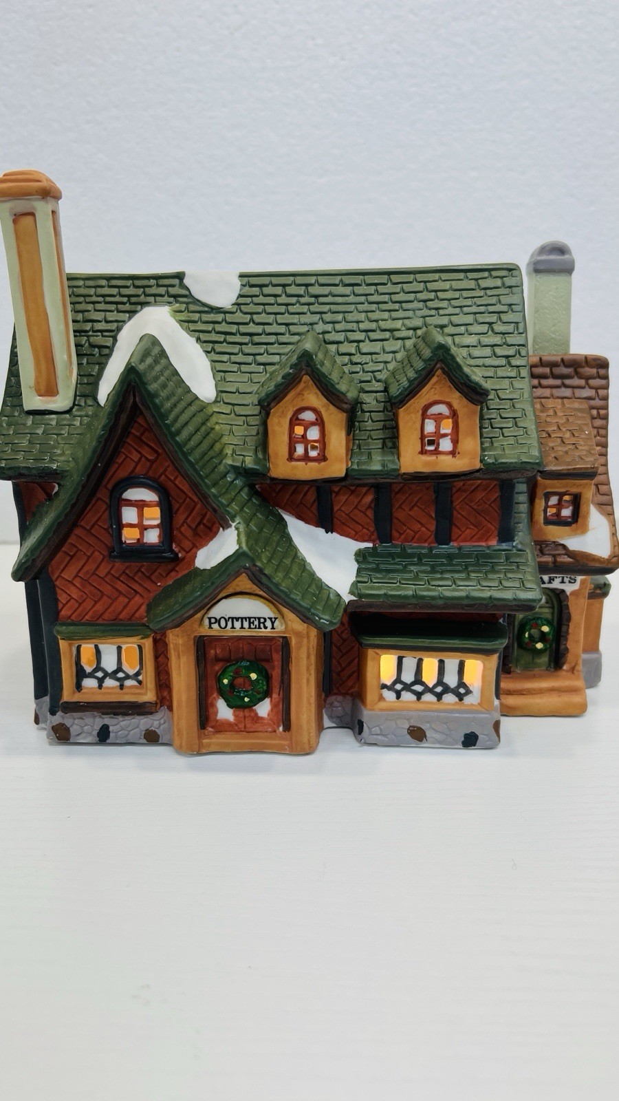 Dickens Keepsake “ Pottery” Porcelain Lighted House Heartland Valley Excellent