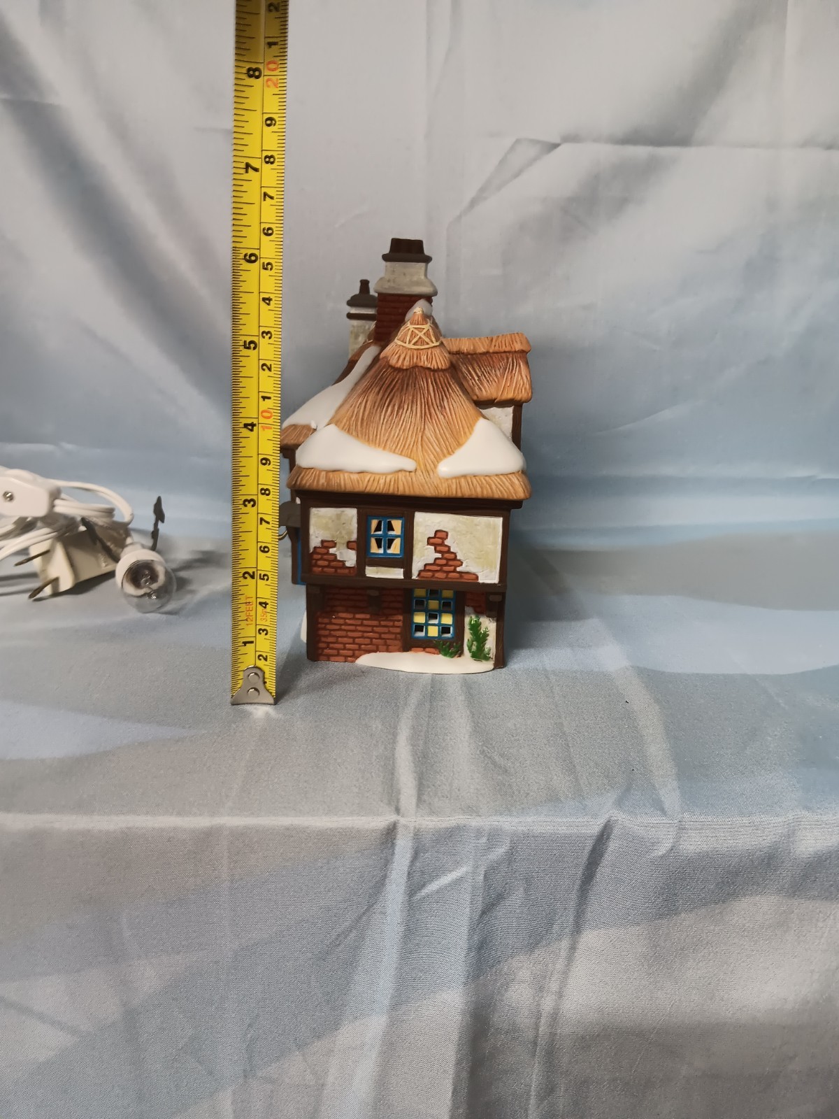 Dept. 56 The Leather Bottle Dickens’ Village Series #58511 2002 Retired WPC58