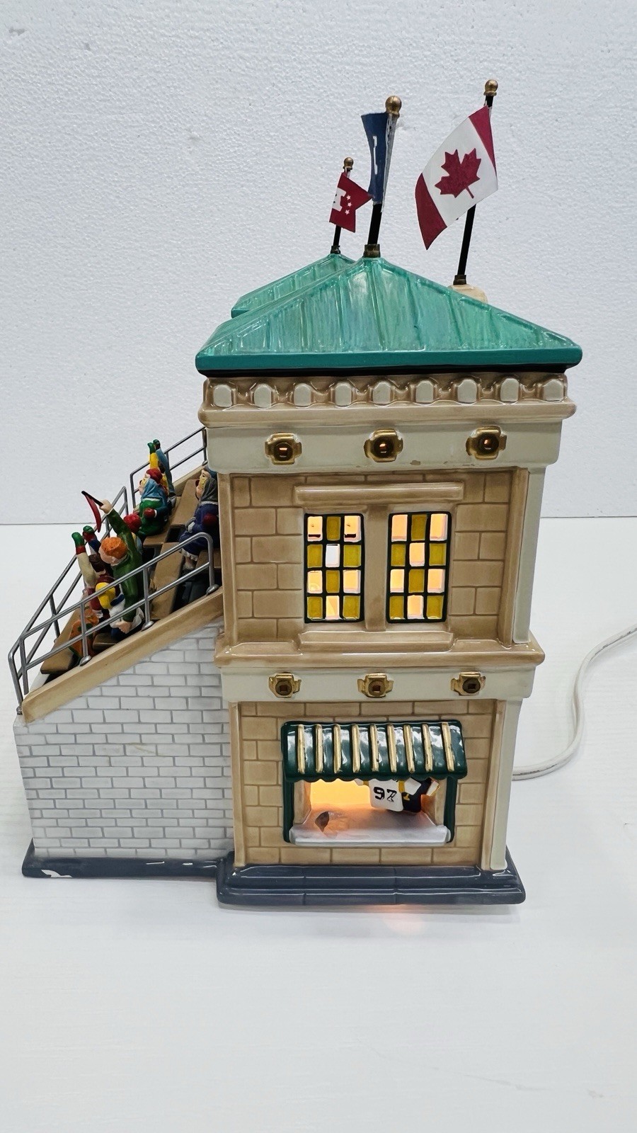 Dept 56 Snow Village “Champsfield Stadium” 55001 Retired 1999 Excellent READ !