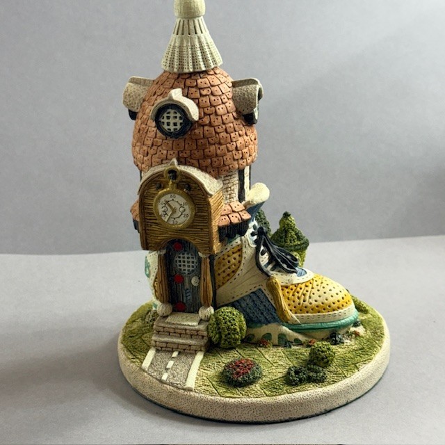 David Winter Cottage Figurine Shoemakers Dream Shoe House Sports Joggers Hine