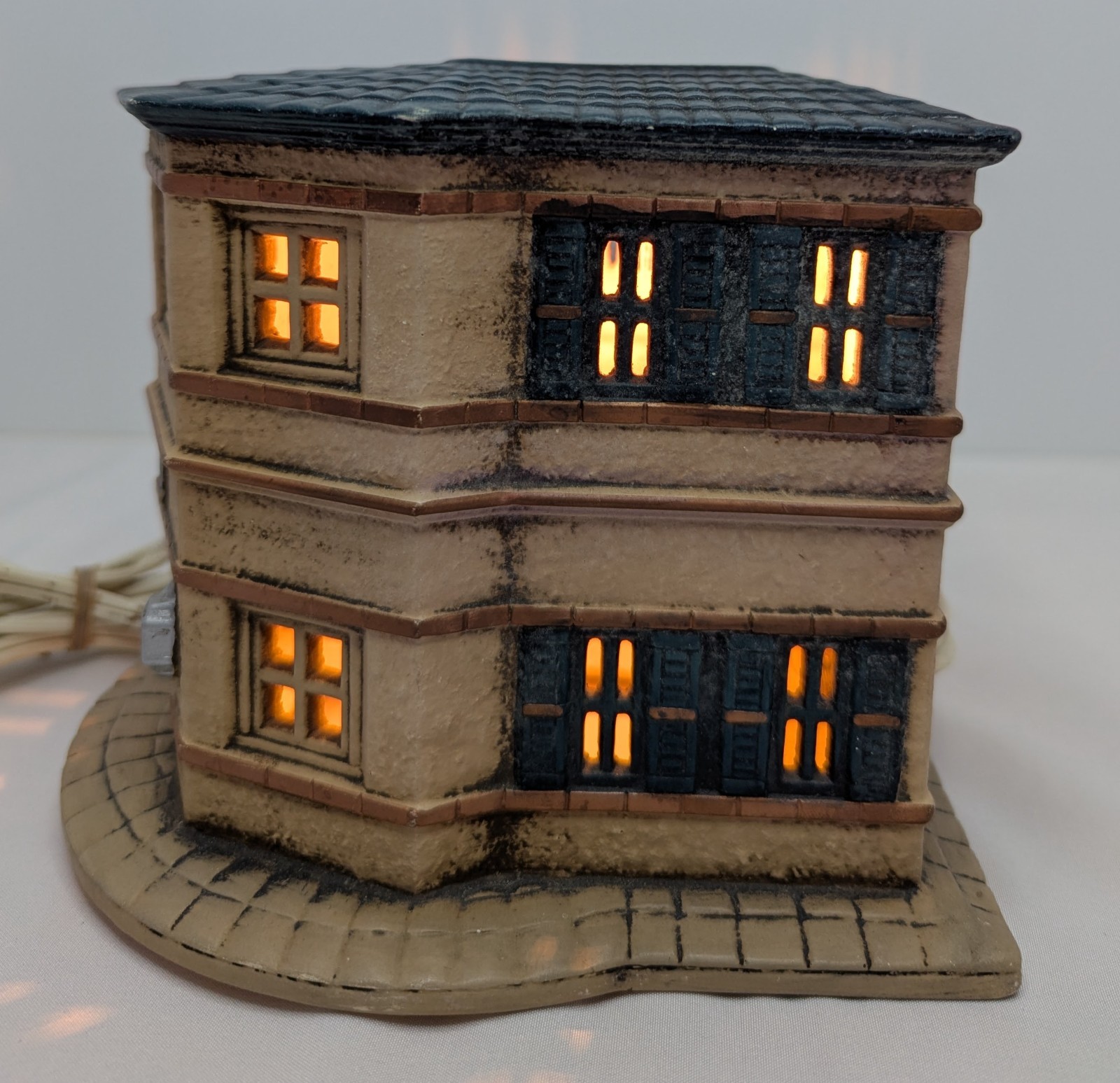 Earth Tones Ceramic Lighted Tavern Building Americana Village Byron Molds 1987