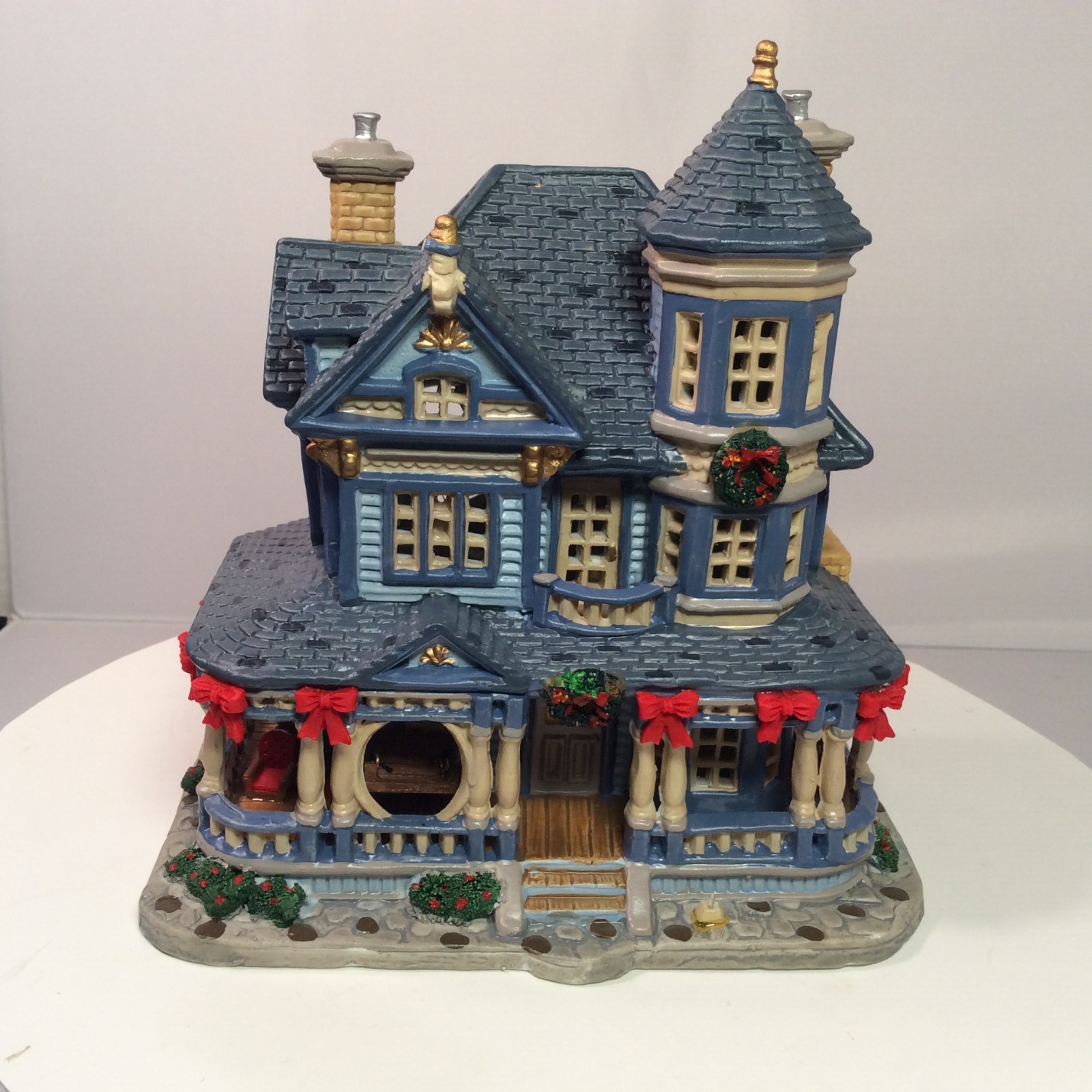 2004 LEMAX Coventry Cove Village Lighted “BENSEN HOUSE” #45116