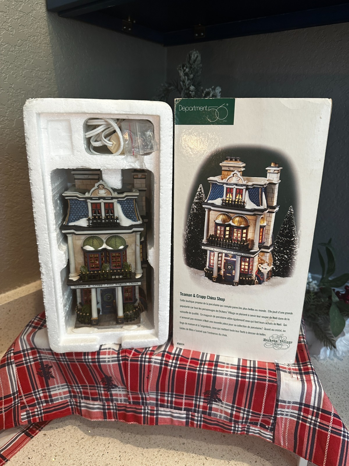 Dept 56 Teaman & Crupp China Shop Dickens Village Series Christmas Excellent