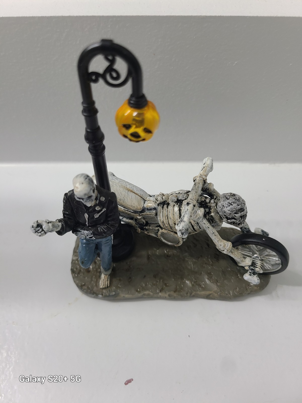 Bad To The Bone Lemax Spooky Town – Carnival Halloween Biker- Retro 2017
