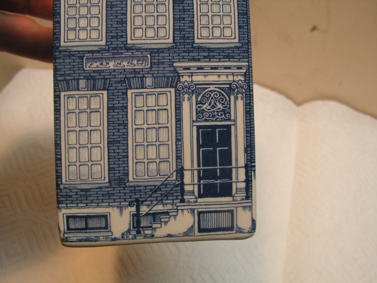 Delft Canal Building # 1705-4 With intricate blue details.
