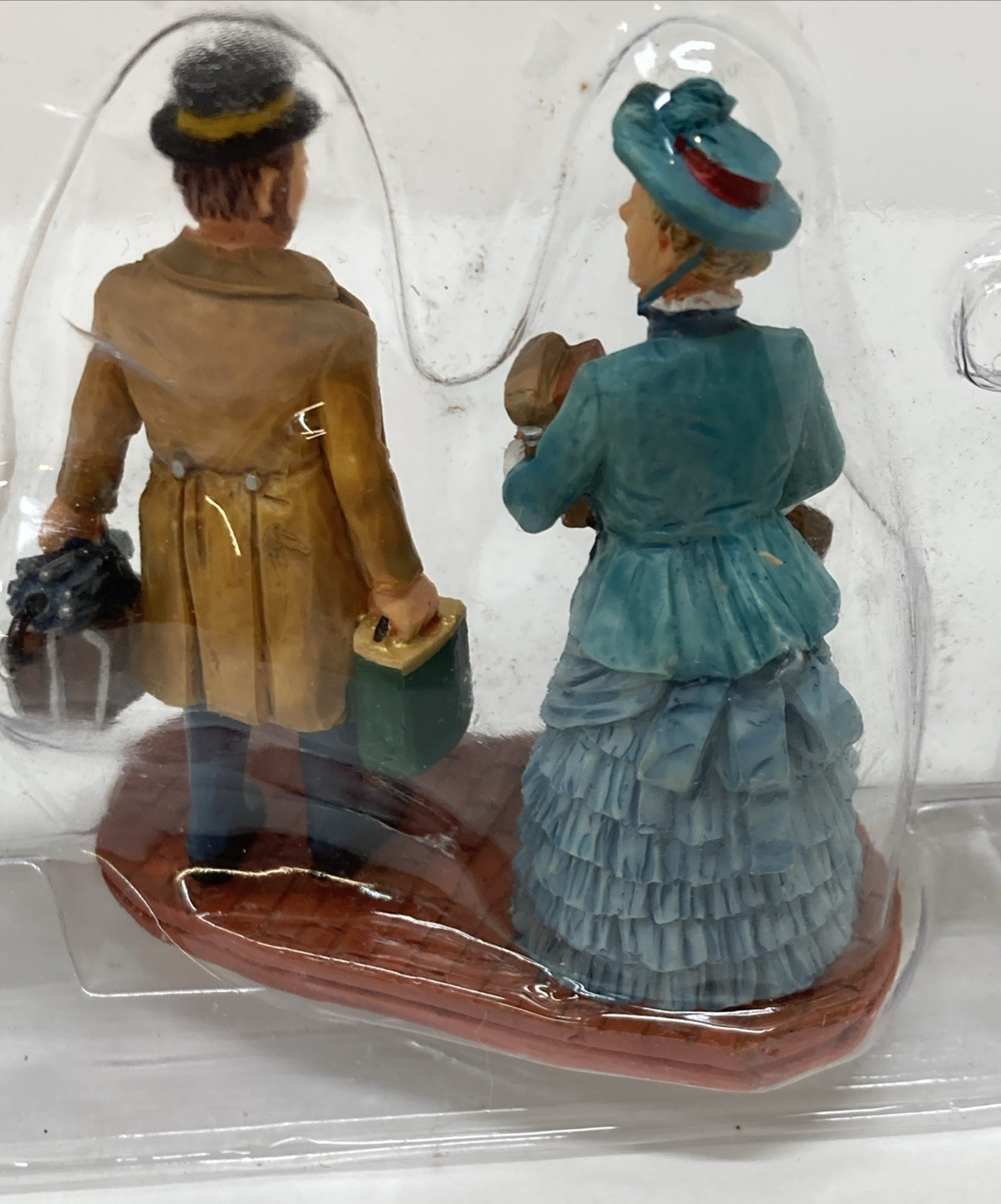 Lemax TRAVELLING COUPLE #12507 Poly-Resin Figurine Christmas Figurs 2001 NOS