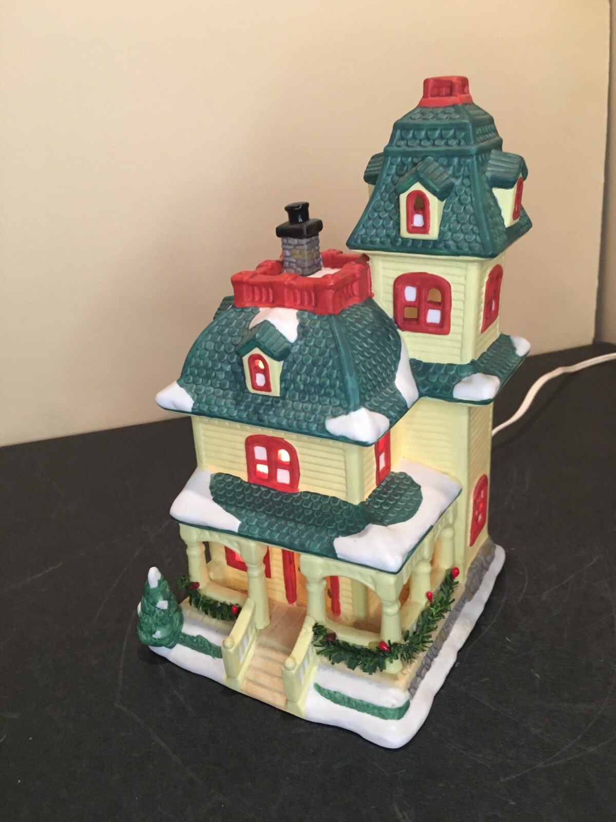 **Vintage SEASONAL SPECIALTIES LIGHTED CHRISTMAS VILLAGE LEMON VICTORIAN HOUSE