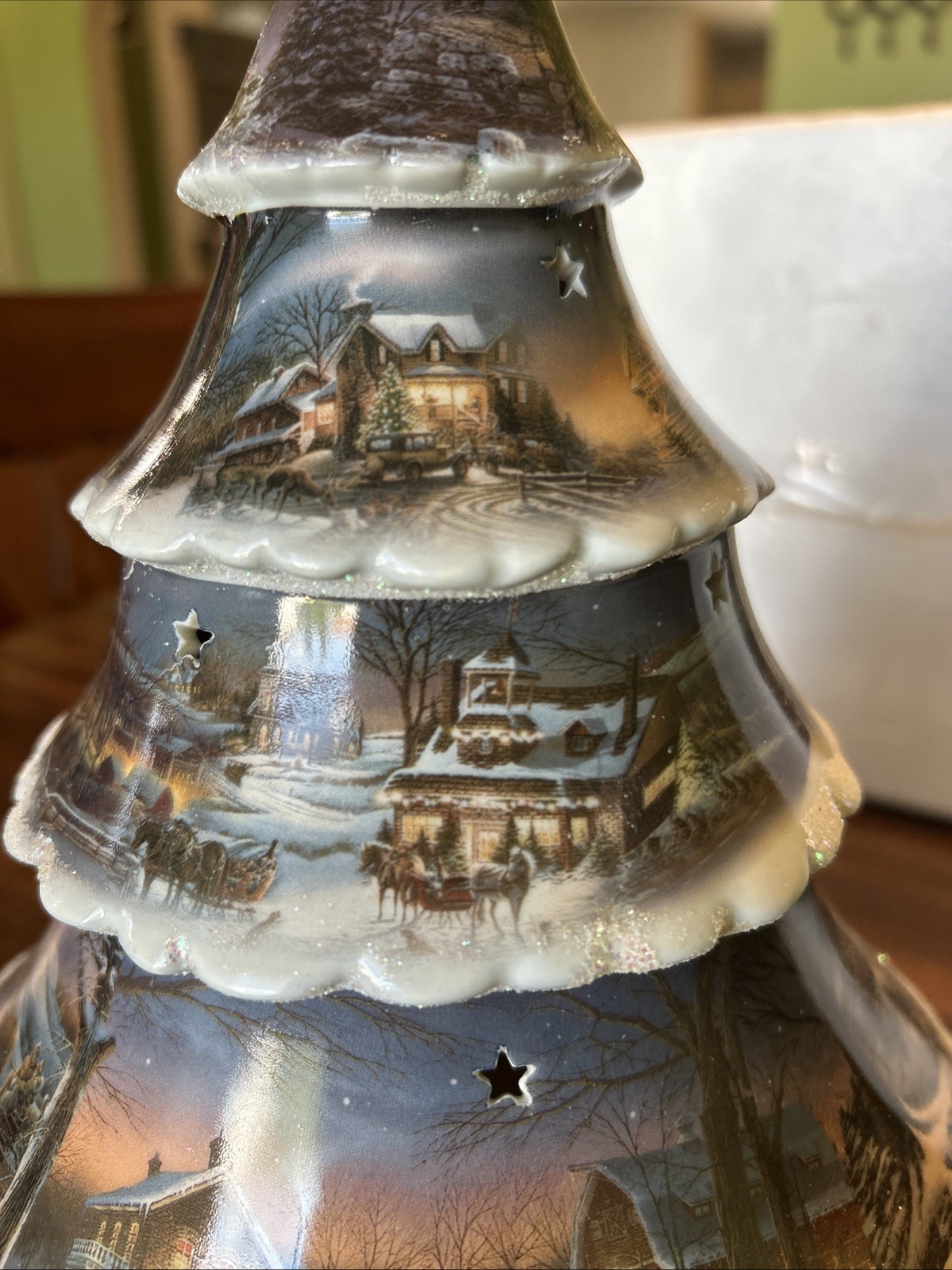 Bradford Terry Redlin’s “Holiday Retreat” Heriloom Porcelain Illuminated Tree