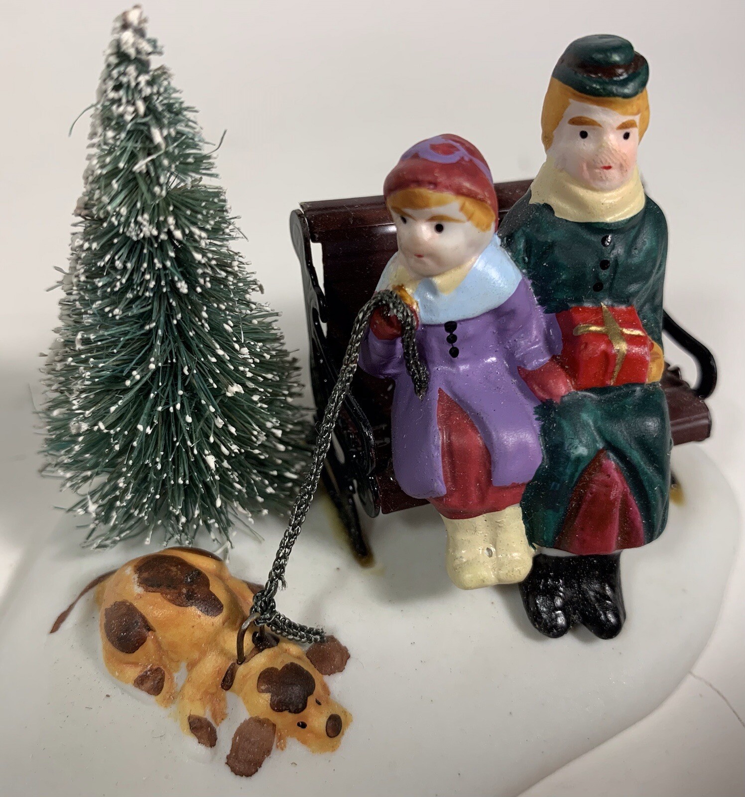 Park Bench People Dog Christmas Tree Scene Village Figurine 1995