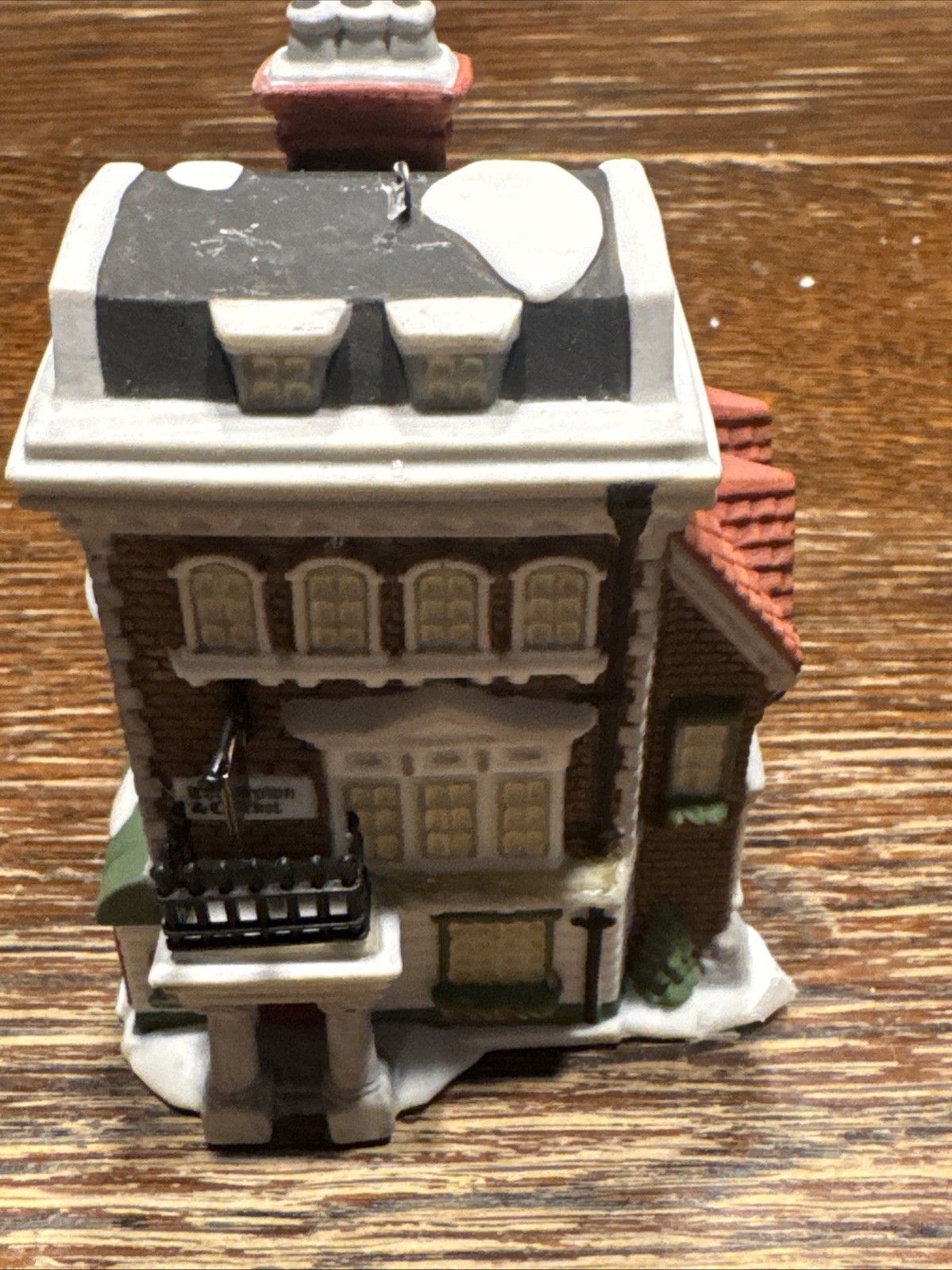 Dept 56. Dickens Village Ornament. 1993 Crown & Cricket Inn