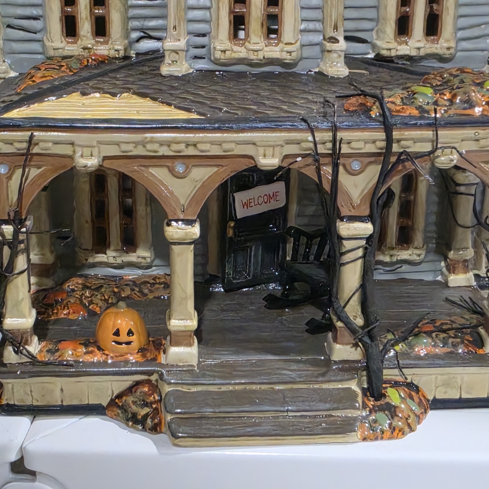 Dept 56 GRIMSLY MANOR Halloween Snow village Haunted House Mansion EUC WORKS