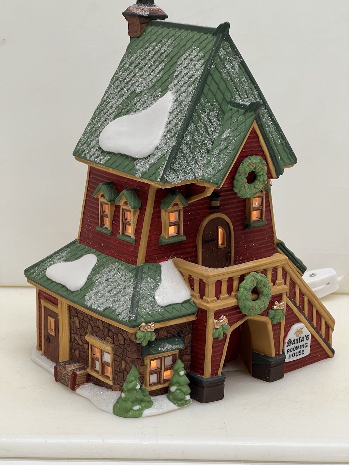 Dept 56 North Pole Santas Rooming House #56386 1995 Retired Excellent !