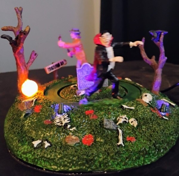 Lemax Spooky Town Vampire Slayer-Excellent Condition-Retired-Beautiful-Polyresin