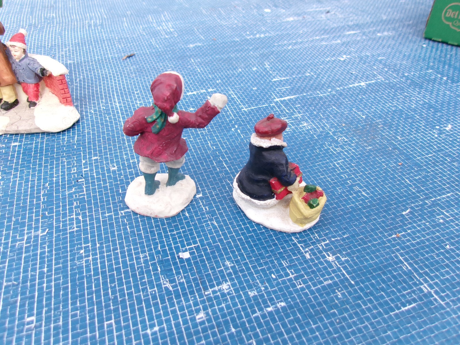 E: Christmas Village Resin/Ceramic 12 Pcs., Unbranded, 1 7/8″ to 3″ tall