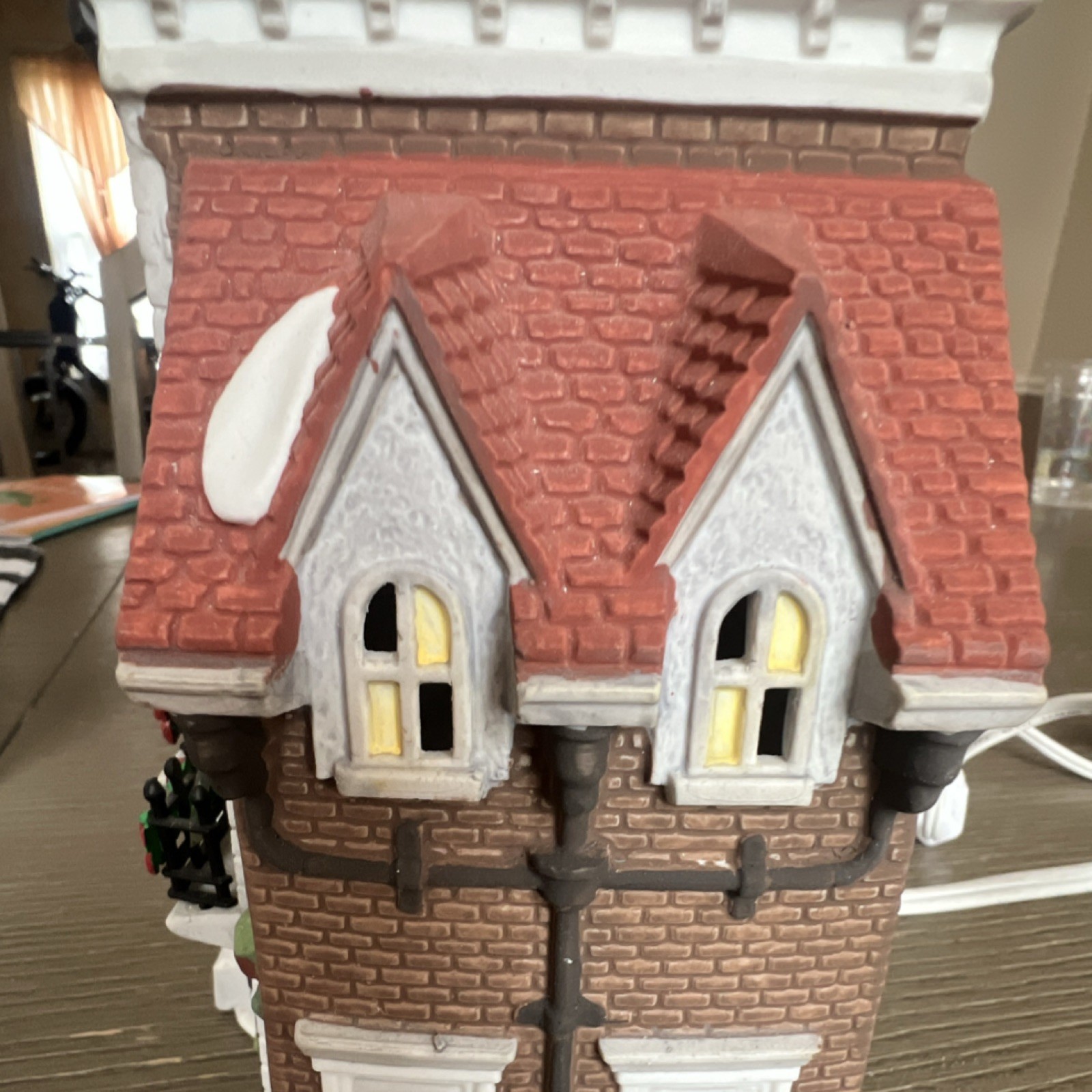 Department 56 Dickens Village Crown & Cricket Inn Ceramic Porcelain Christmas