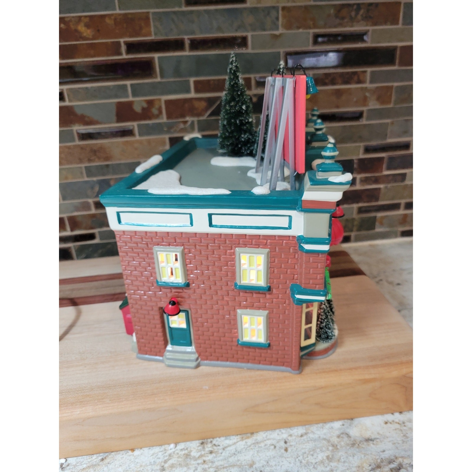 Dept 56 Hershey’s Chocolate Shop 54913 Original Snow Village 1997 Christmas VTG