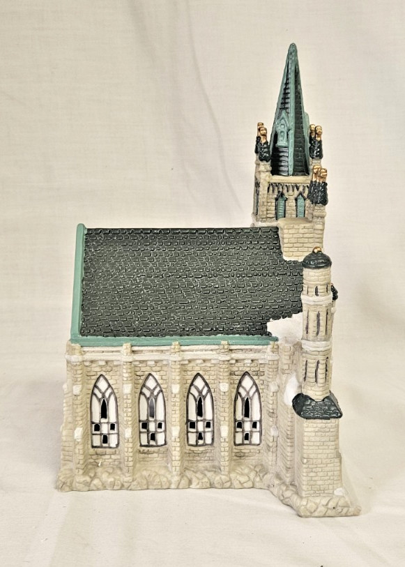 Dickens Keepsake Porcelain Lighted House Cathedral Church