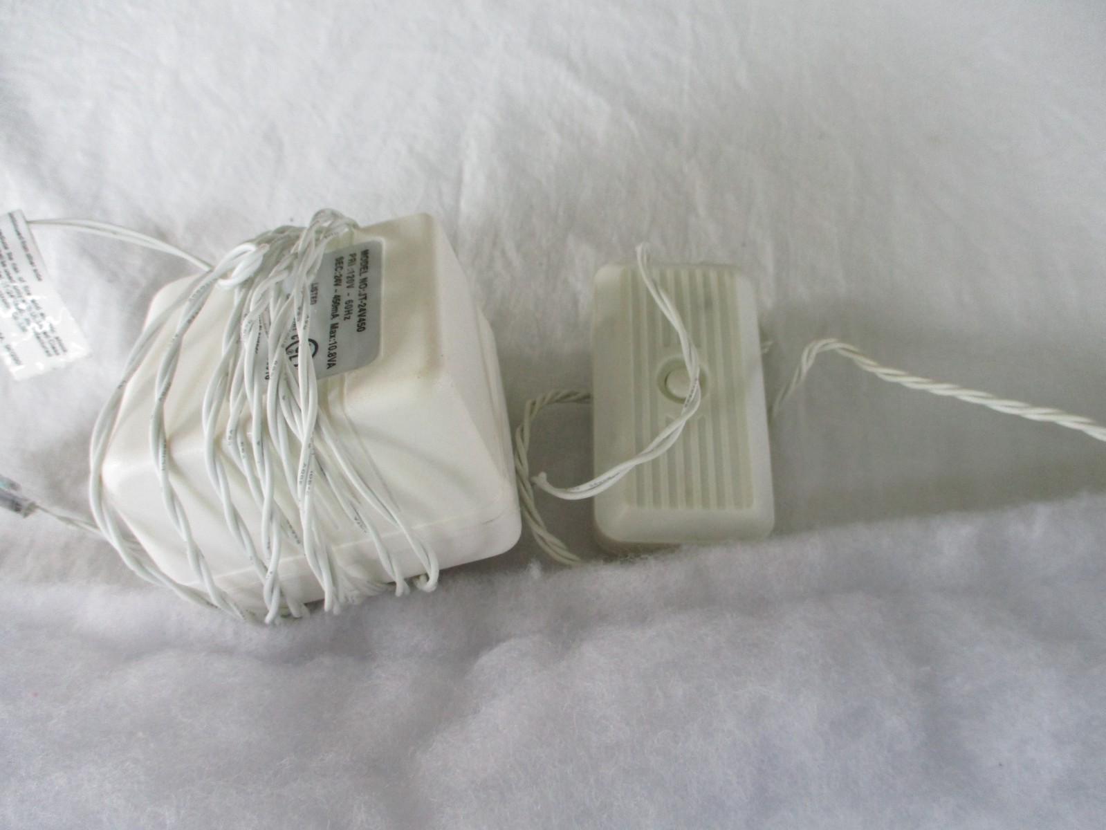 Christmas Village Lighted “snow” Electric Table Runner 48 X 14 Inches 3 Settings