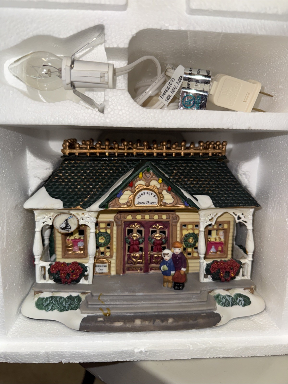 VTG Hershey’s Holiday Village Sweet Shoppe 2001 Original Box