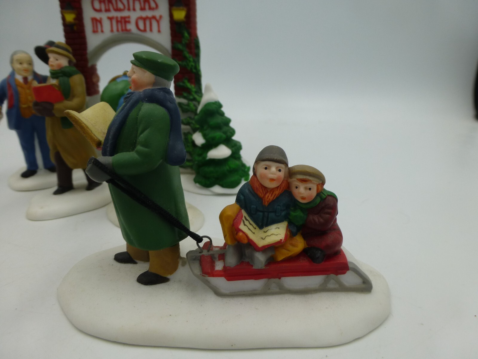 Dept 56 -‘Caroling Thru the City’ 3 Figures 5548-4, ‘Key to the City’ 5889-3 etc