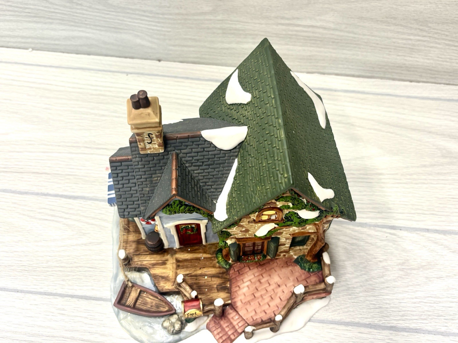 Harborside Village CAPT. SMITH BOAT HOUSE 8.5″ Illuminated Christmas 2003 O’Well