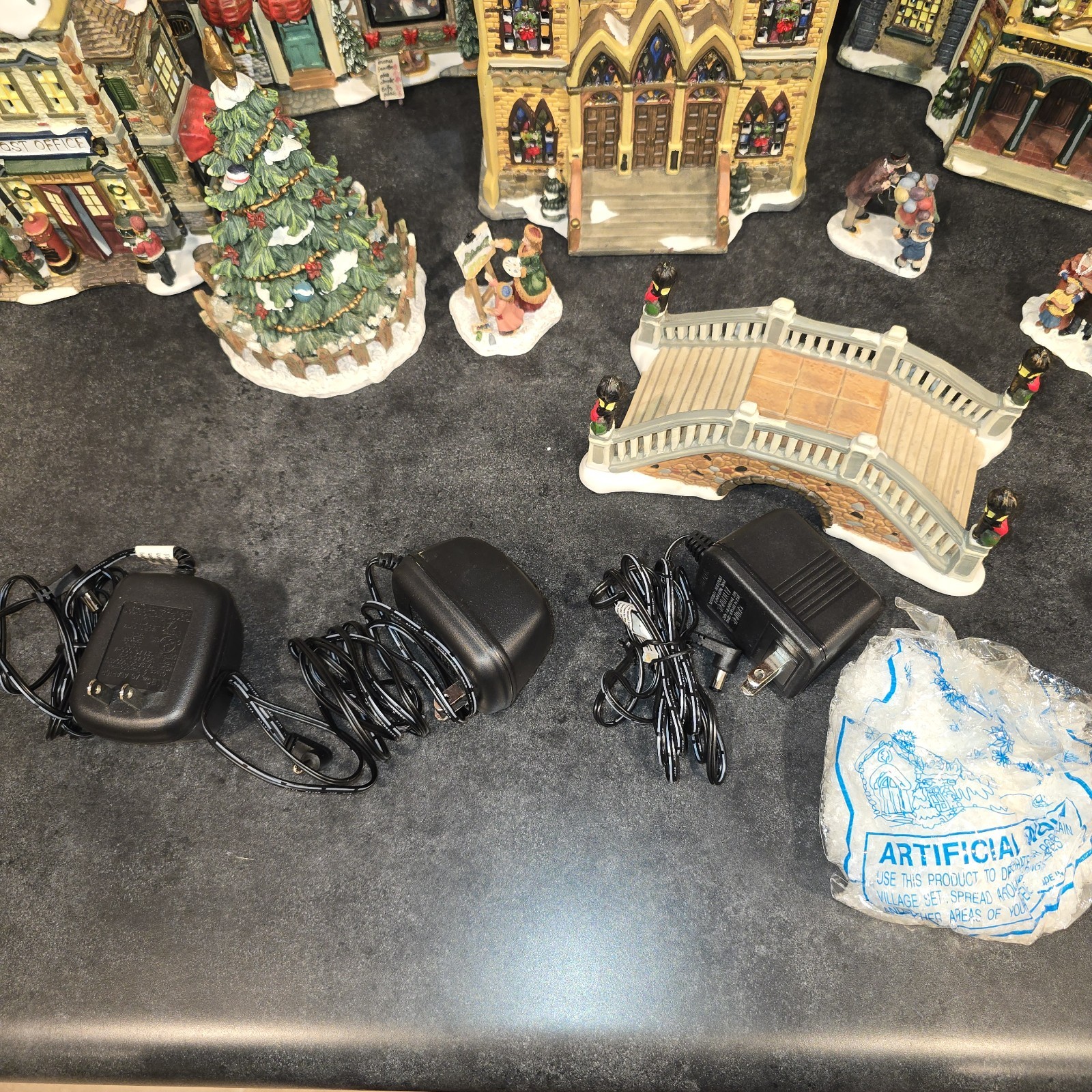 Grandeur Noel Fiber Optic Victorian Christmas Village 2002 Town Set Incomplete