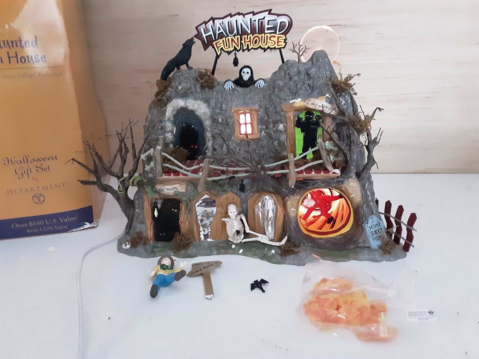 Department 56 Snow Village Haunted Fun House Animated Illuminated Halloween READ