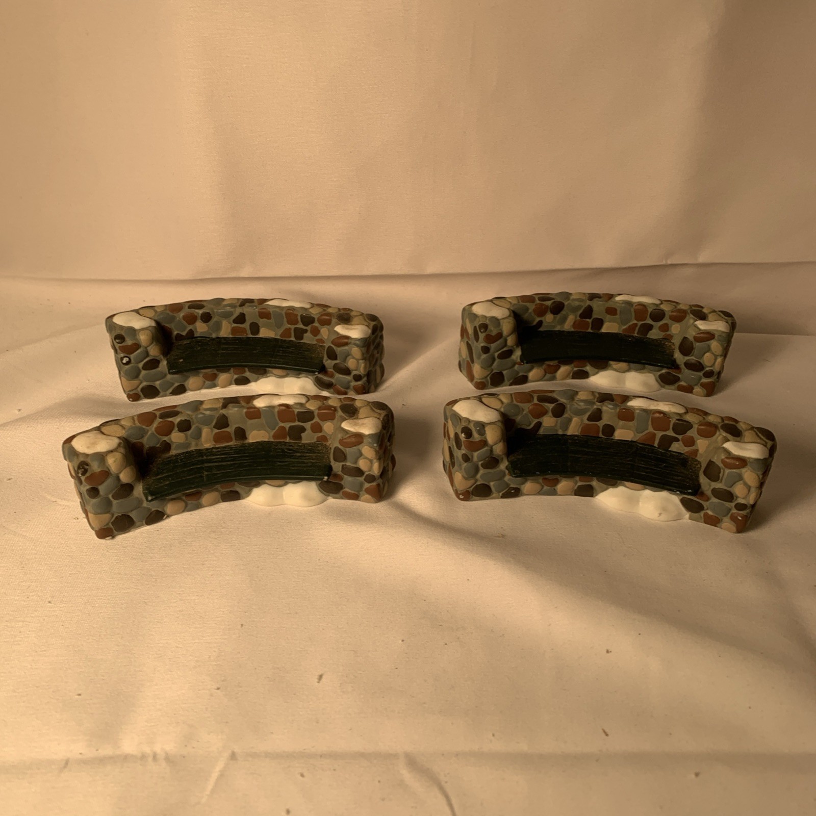 Dept.56 Village Accessories Fieldstone Curved Wall Bench #53009 Item#5623