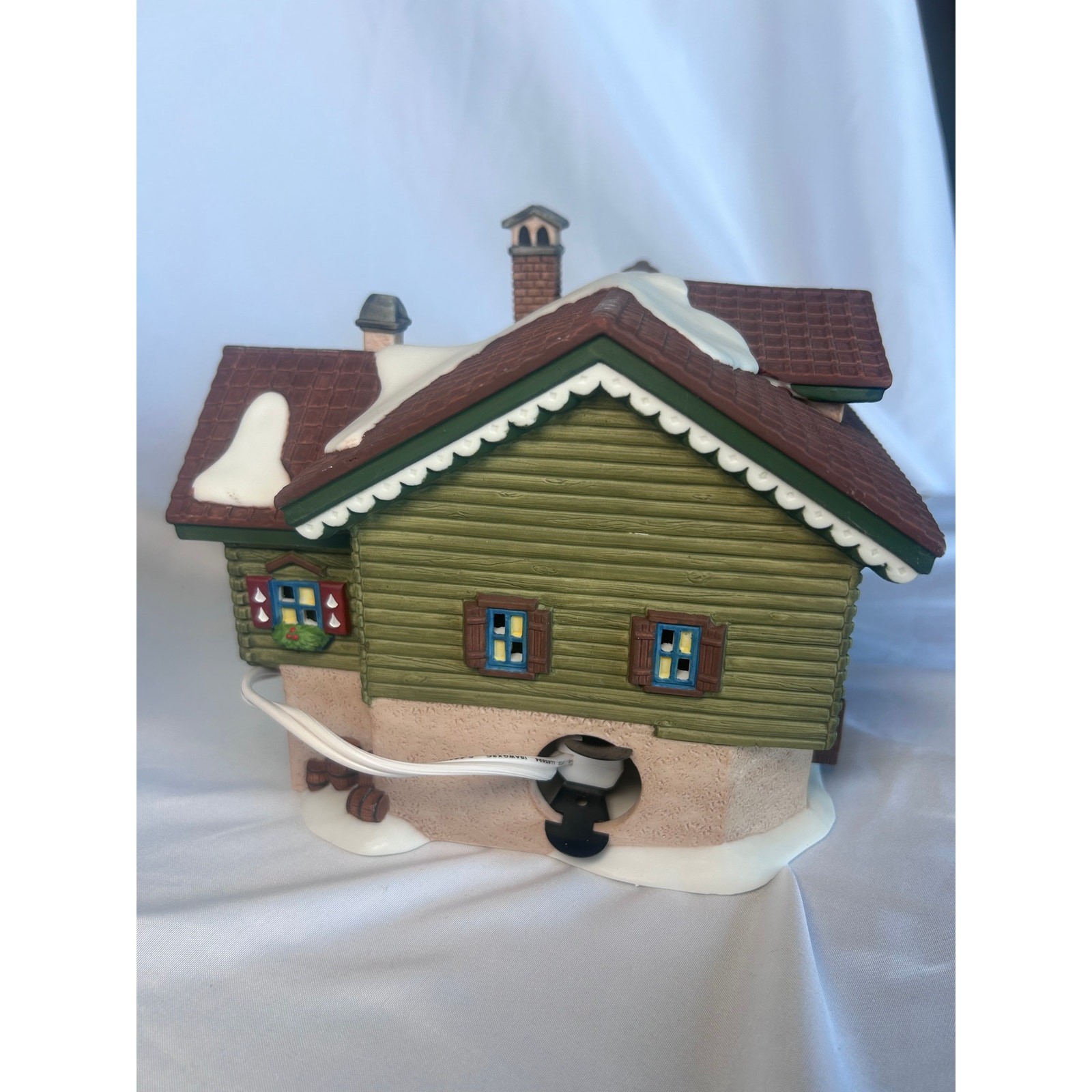 Dept 56 Sport Laden Sports Shop5612-0 Original box and light ’93 Alpine Village