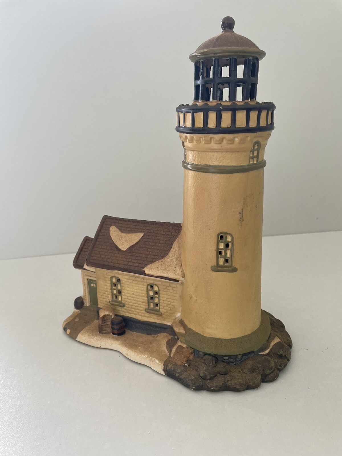 2005 FSG Friends of Cape Blanco Beige Snowy Lighthouse Decor Figurine