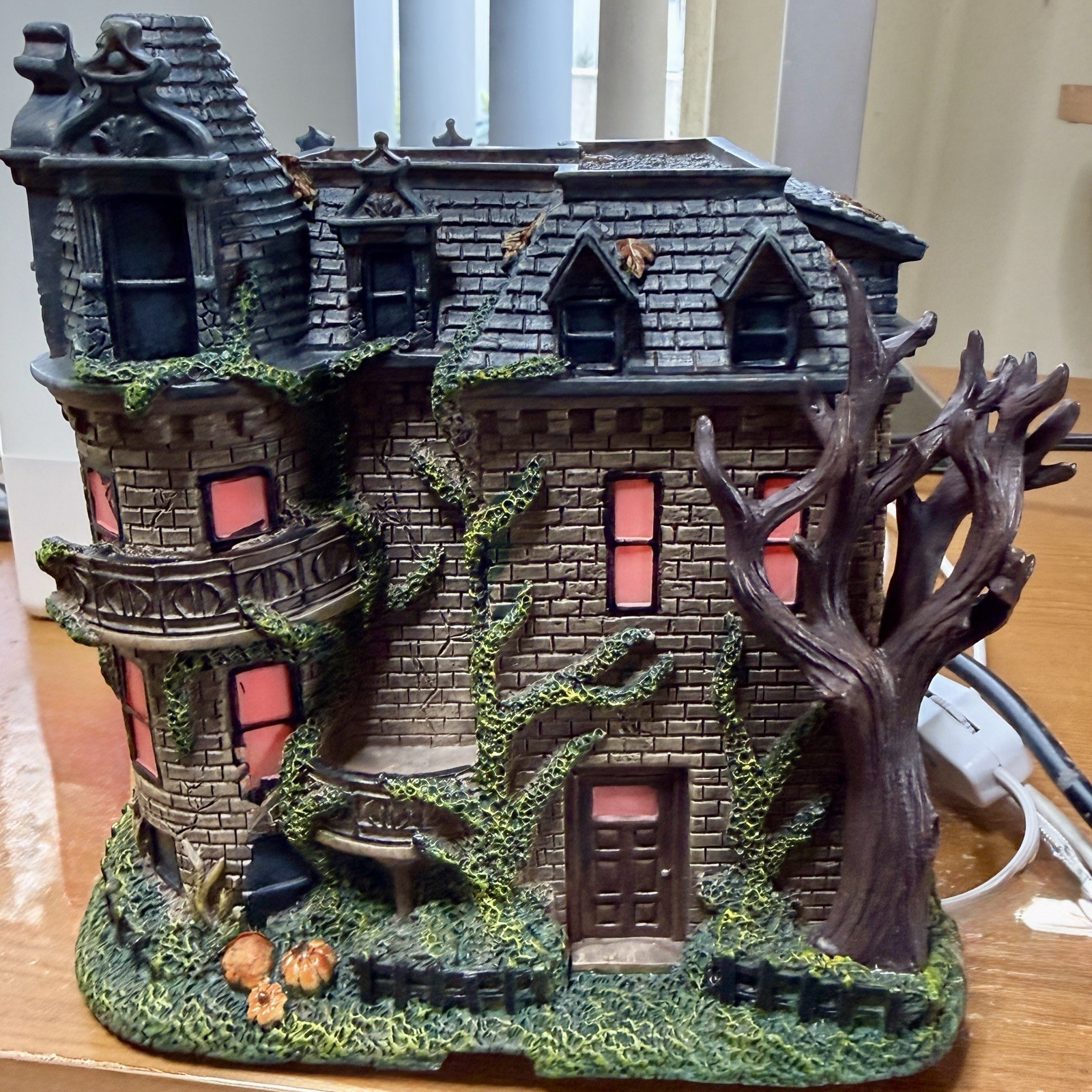Bradford Exchange Hawthorne Village Franklin Castle America’s Most Haunted EUC