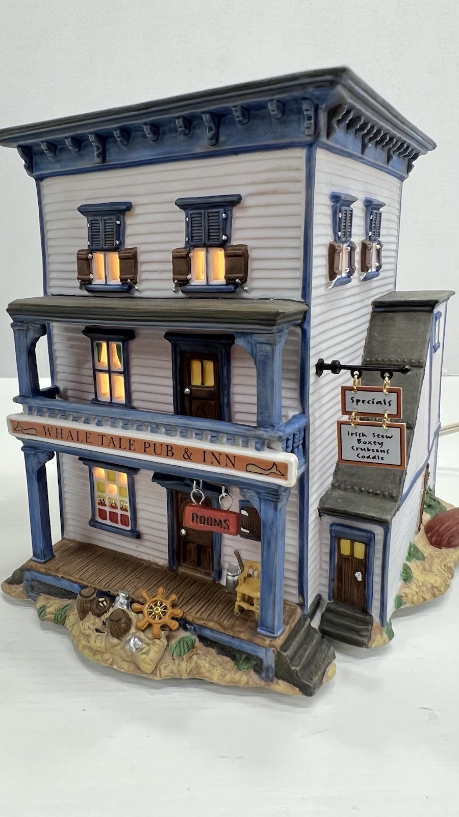 Dept 56 New England Village Series “Whale Tale Pub & Inn” 56652 Please Read