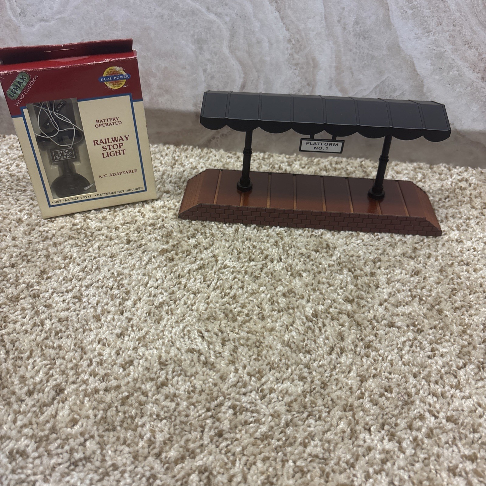 Vintage Christmas Village Train Wood & Metal Platform And Railway Stop Light