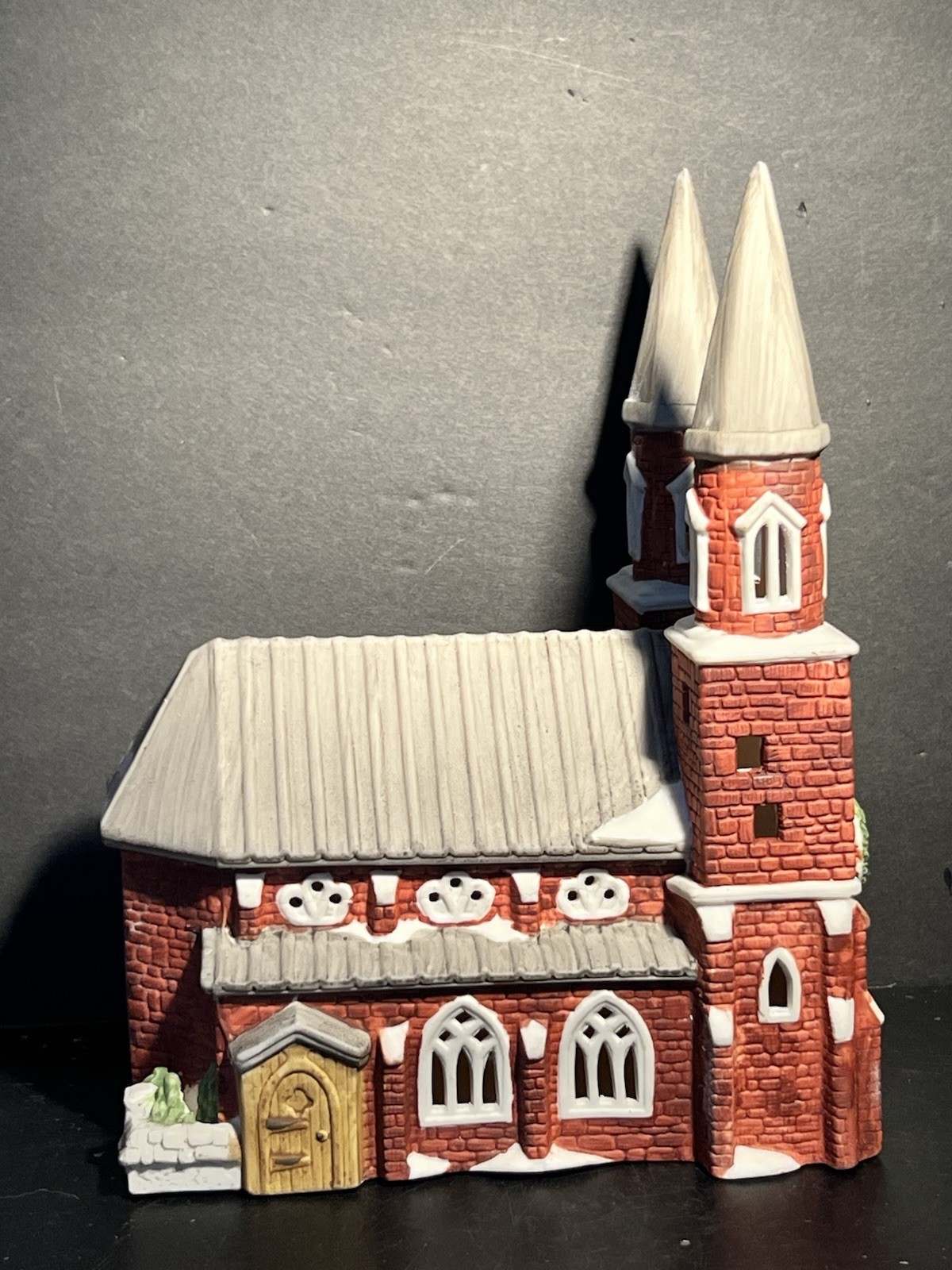 VTG CHRISTMAS VILLAGE CHURCH BISQUE PORCELAIN **LIGHTS UP*** 1980s/ 9×7”