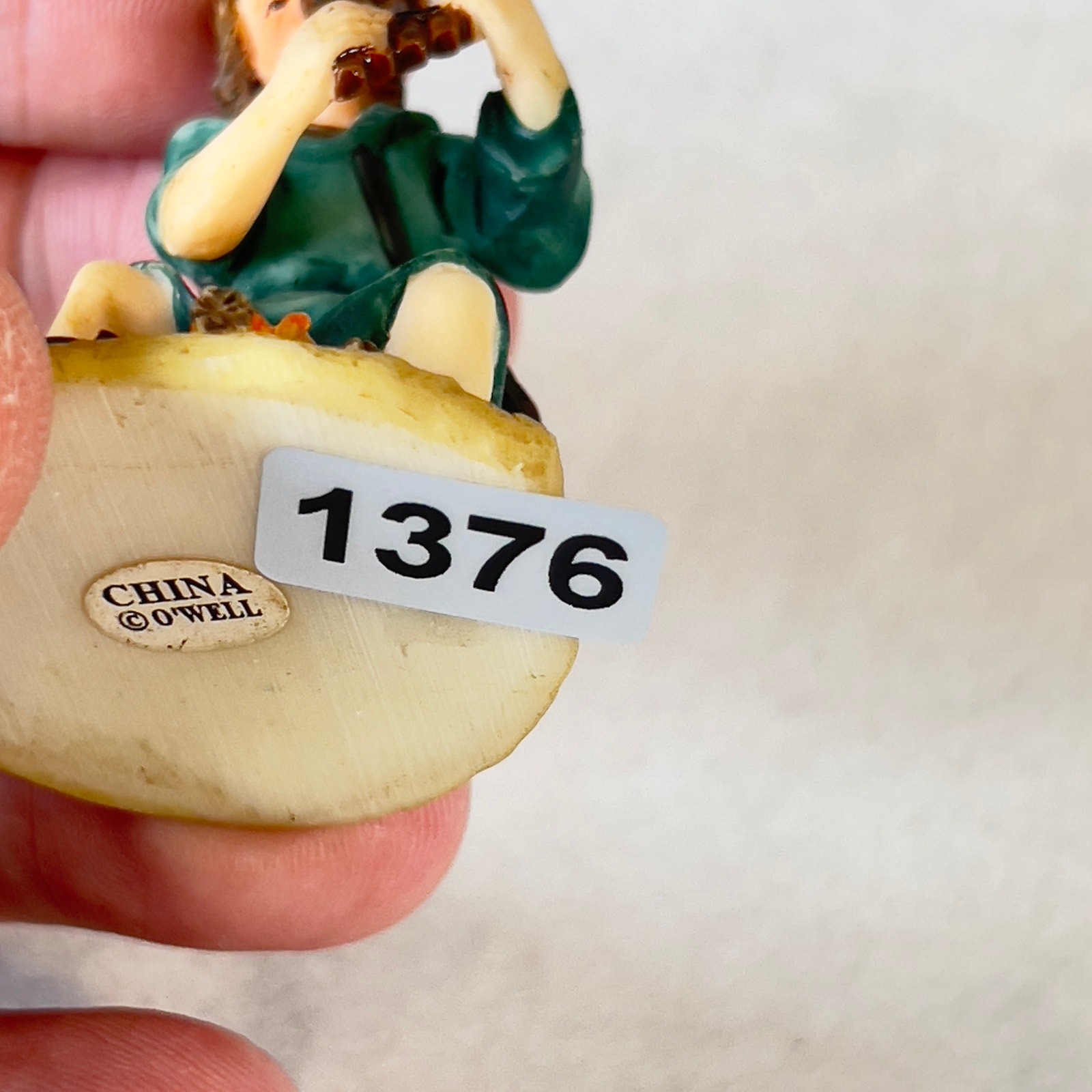 Grandeur Noel 2001 Bethlehem Village Man w/ Campfire O’Well Porcelain Resin