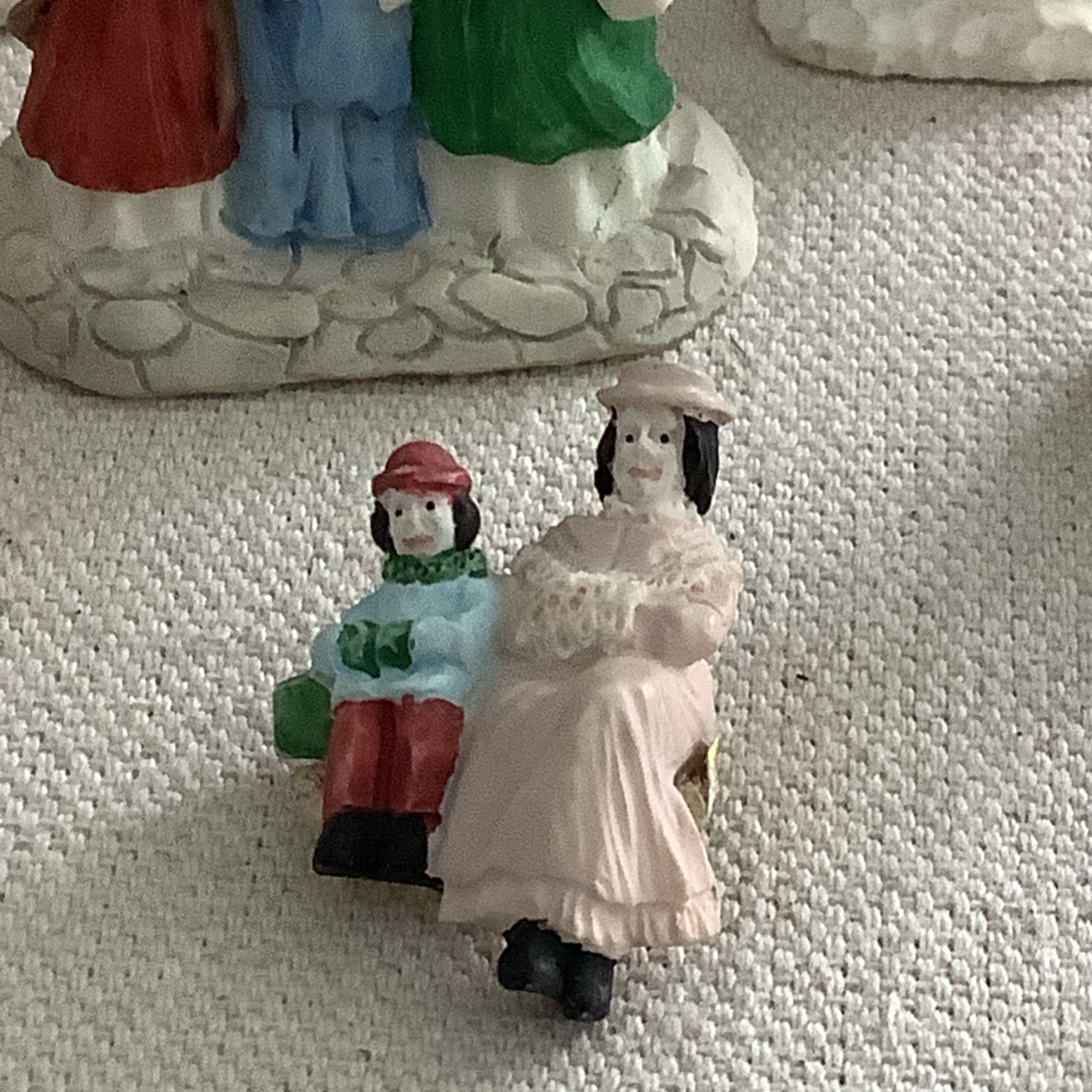 1994 Village Christmas Figurine Set Mercuries USA 8 Pieces READ!