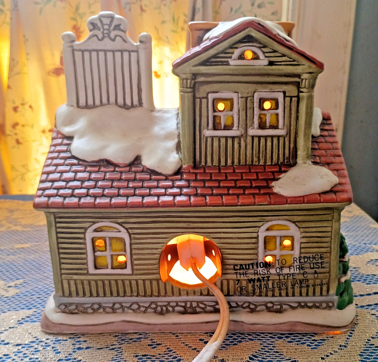 Lefton Colonial Village Trader Tom’s General Store 1987 Christmas